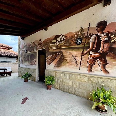 Albergue San Nicolas Larrasoana ภายนอก รูปภาพ