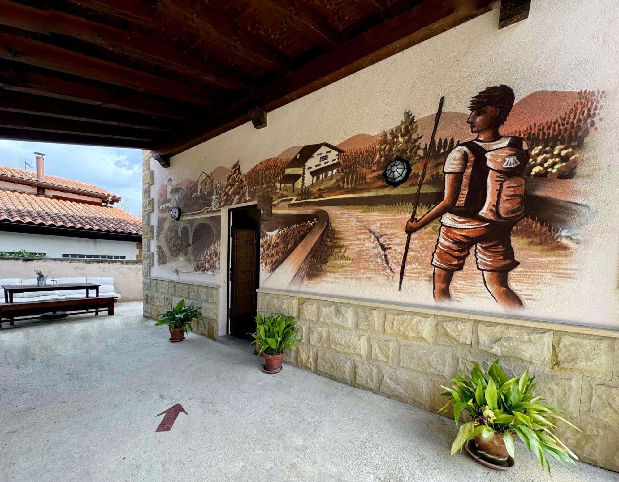 Albergue San Nicolas Larrasoana ภายนอก รูปภาพ