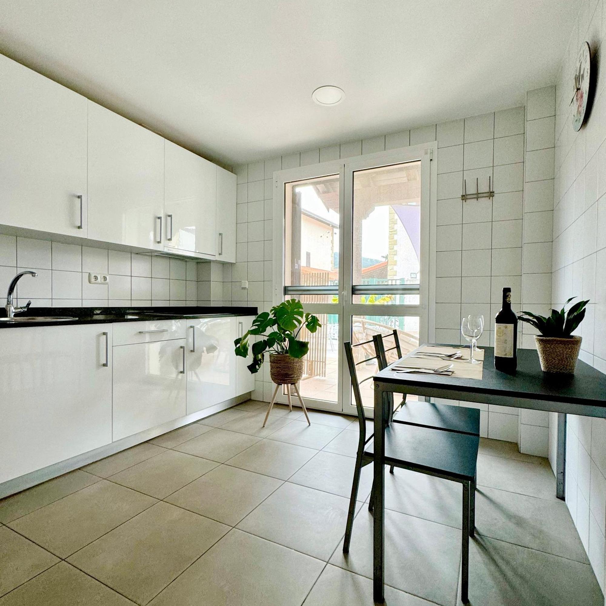 Albergue San Nicolas Larrasoana ภายนอก รูปภาพ