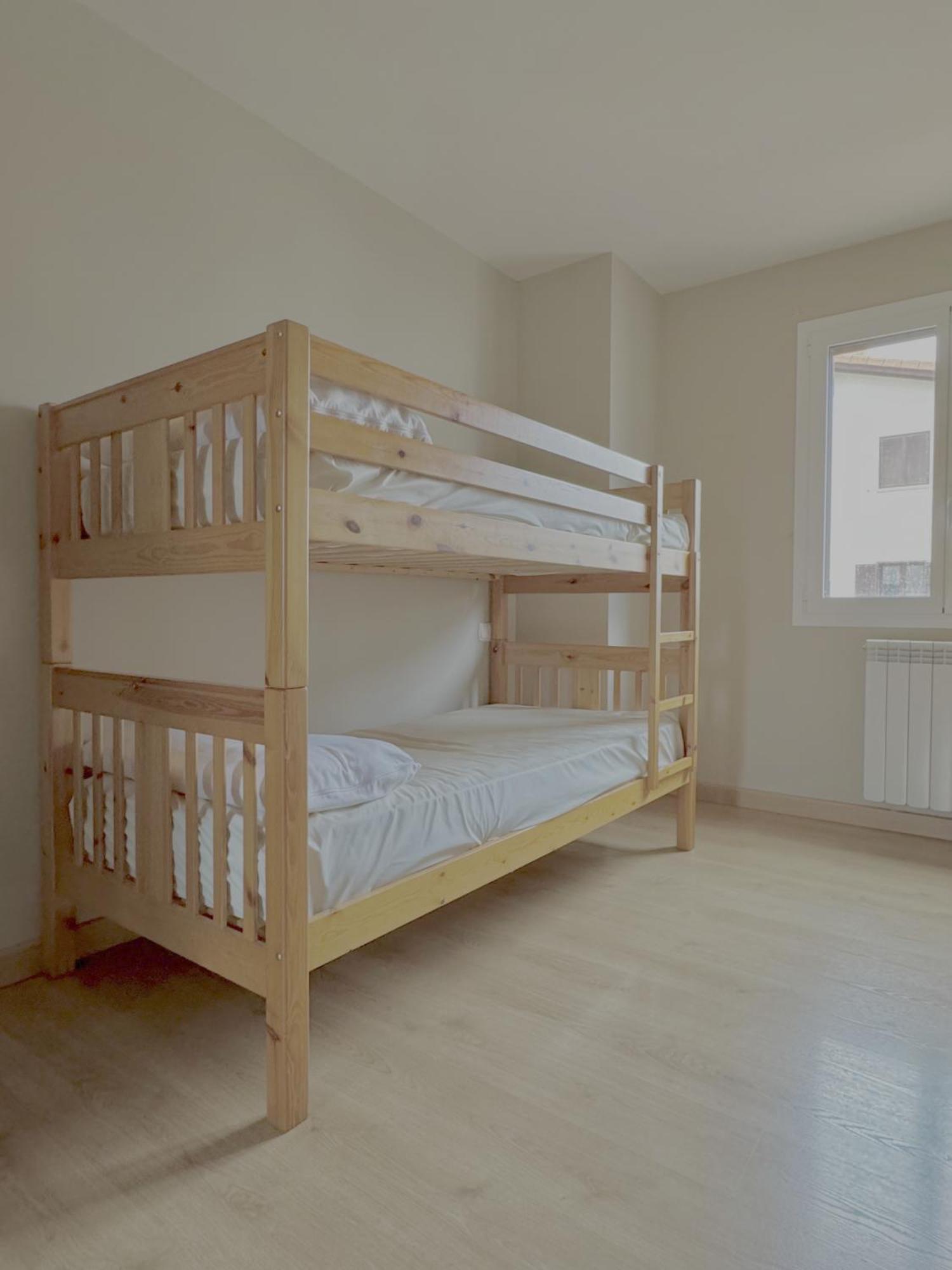 Albergue San Nicolas Larrasoana ภายนอก รูปภาพ