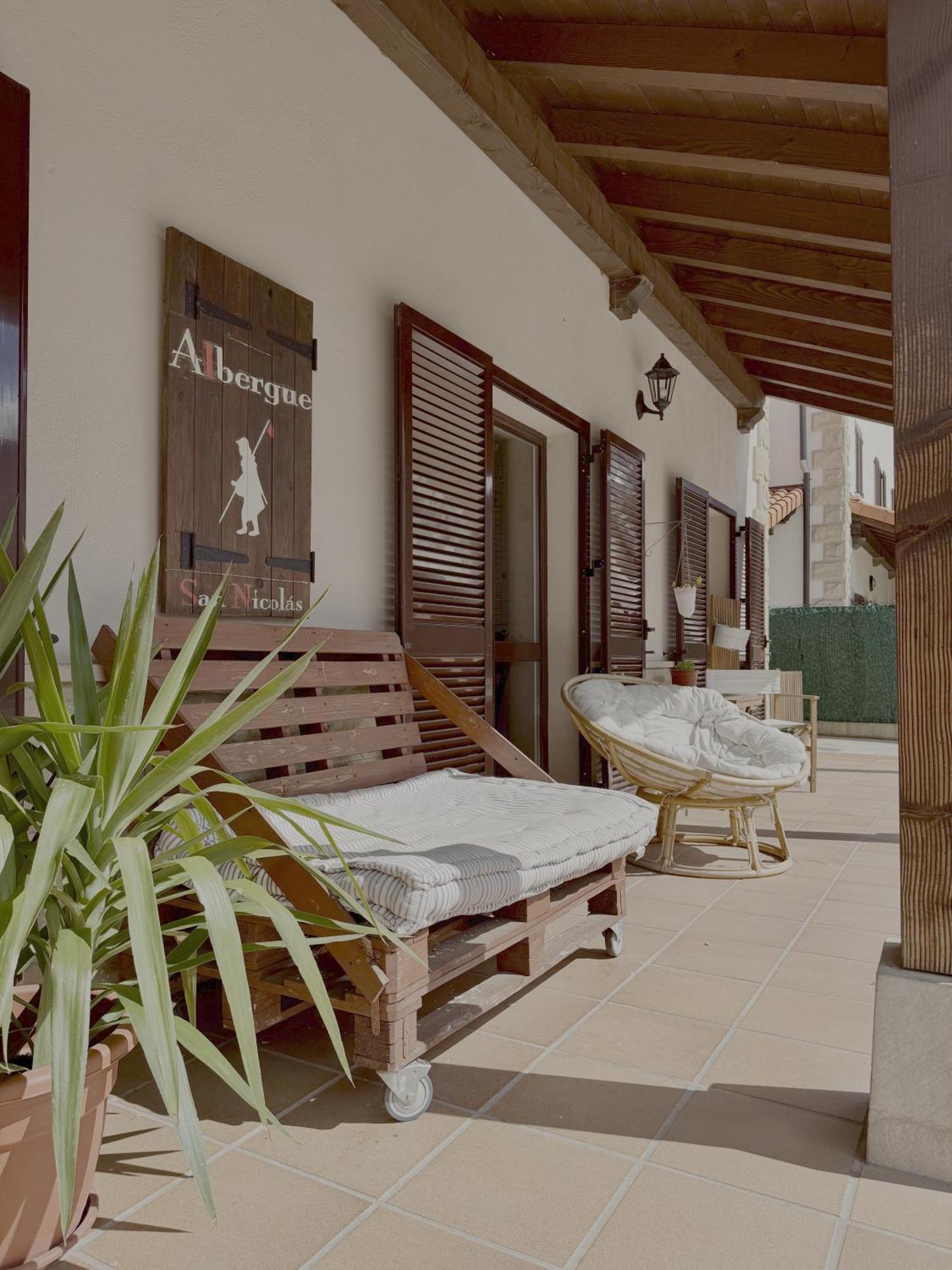 Albergue San Nicolas Larrasoana ภายนอก รูปภาพ